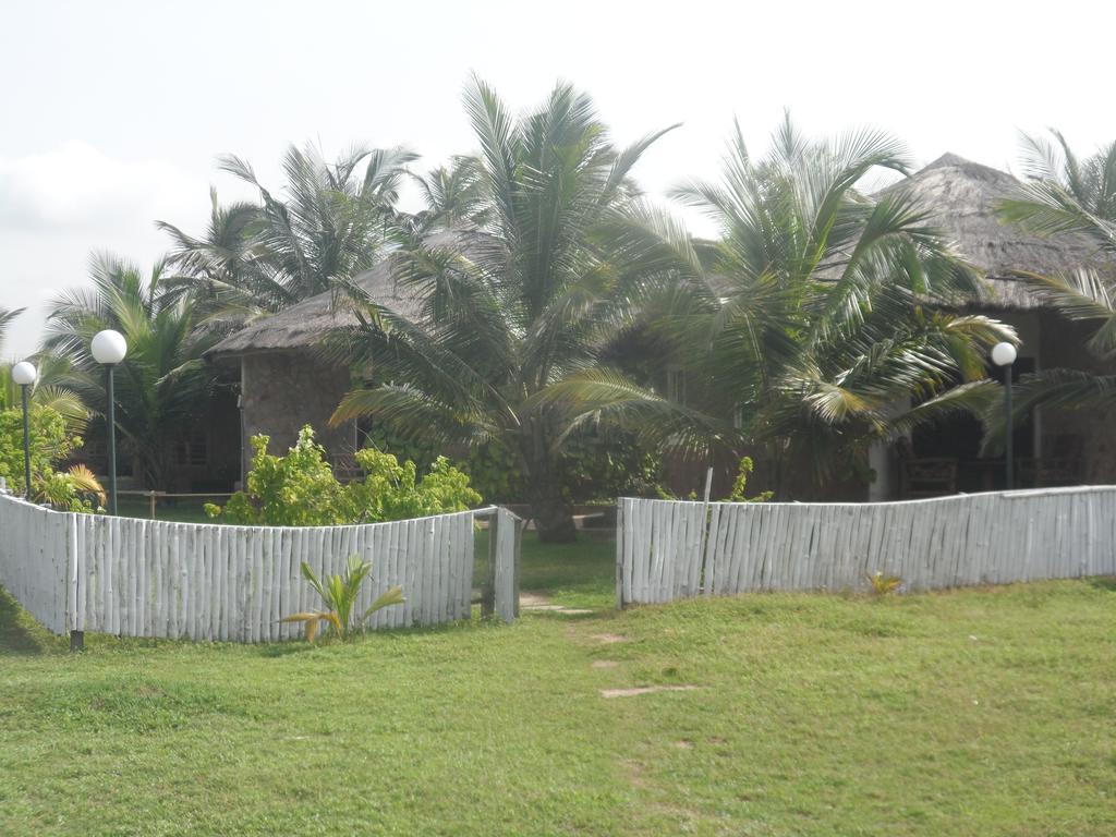 Legacy Tribe Beach Resort Prampram Ngoại thất bức ảnh